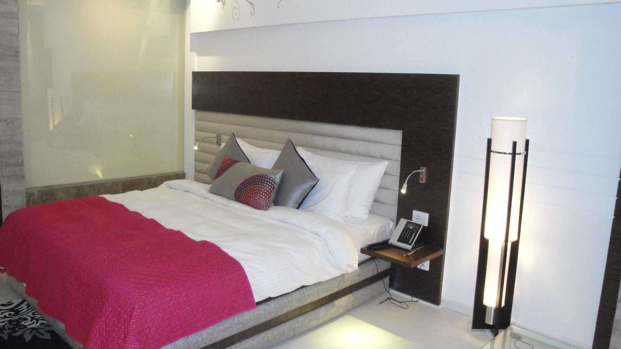 Maya Hotel Chandīgarh Εξωτερικό φωτογραφία